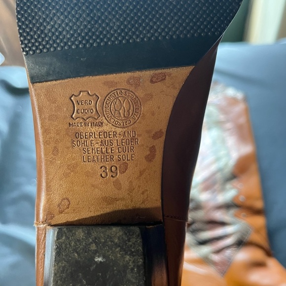 Elegant Brown and Gold Western Boots - Picture 9 of 10